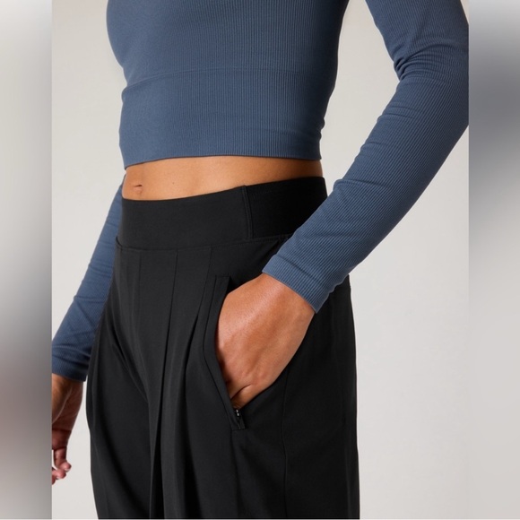 Athleta Brooklyn Heights Pleated Wide-Legged Pants - Picture 5 of 6